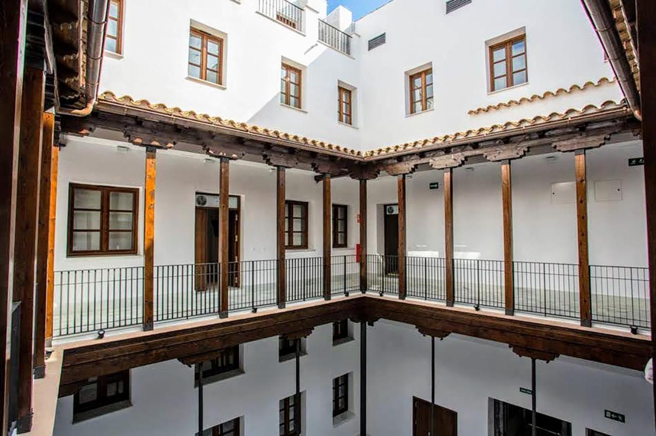 Palacio Del Siglo XVII Frente A Los Jardines De Murillo, Seville